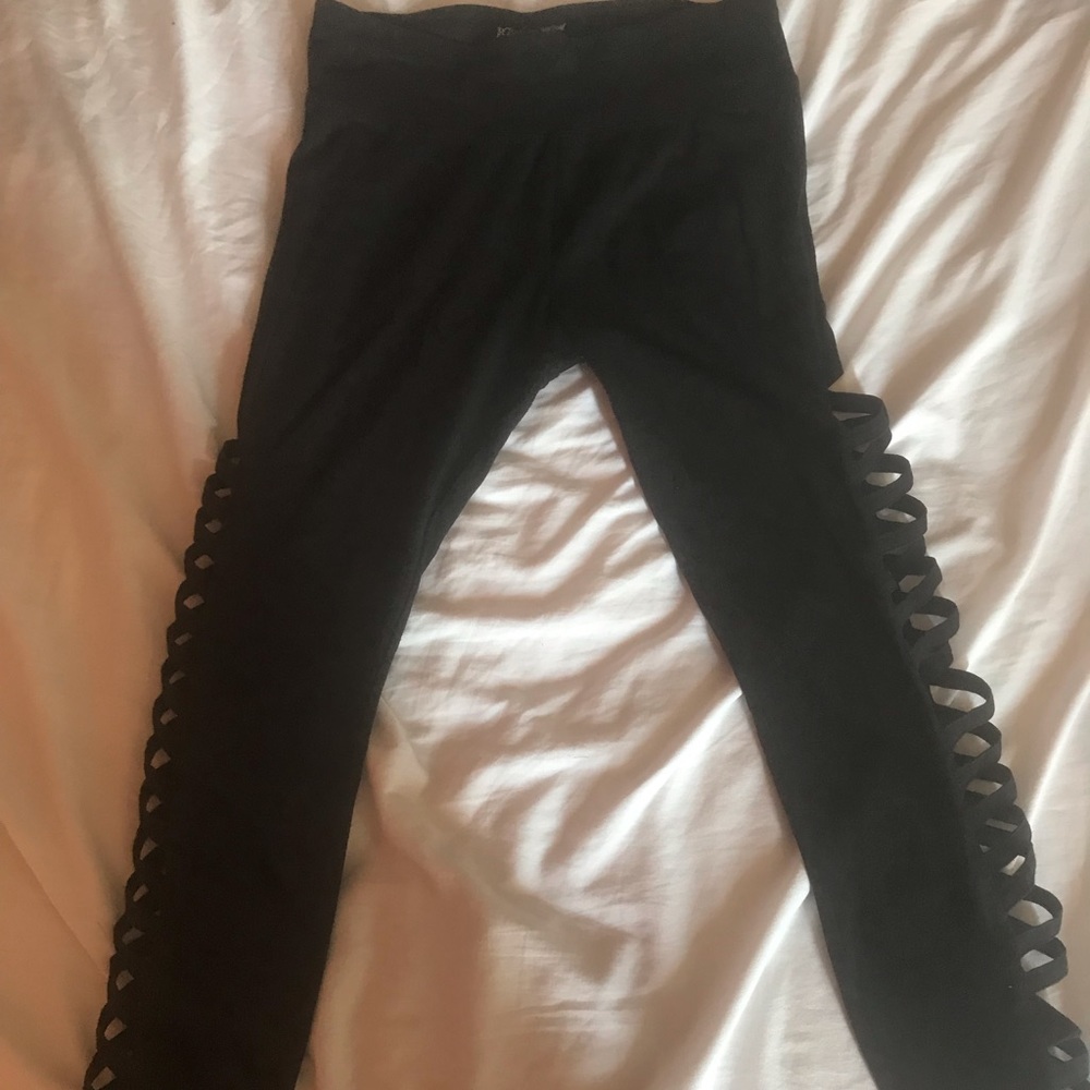 Workout cutout Capri pants
